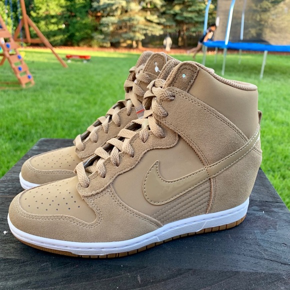 WMNS DUNK SKY HIGH ESSENTIAL SIZE 7.5 NWT - Picture 6 of 6